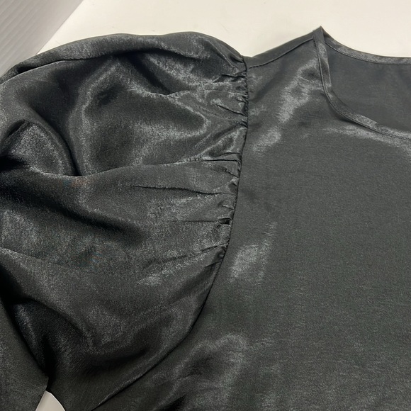 Vine & Love Women’s Satin Finish Long Flouncy Sleeved Blouse Size Small - Picture 8 of 10